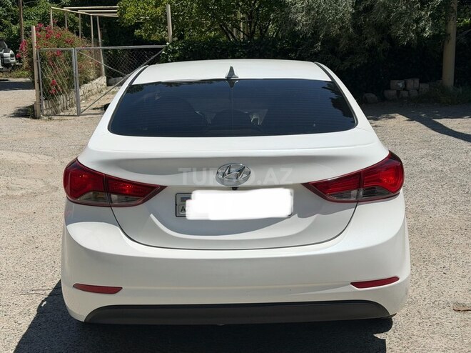 Hyundai Elantra-3