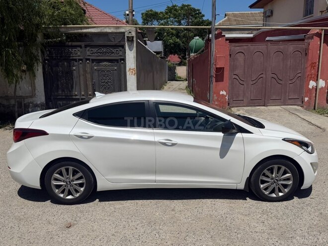 Hyundai Elantra-4