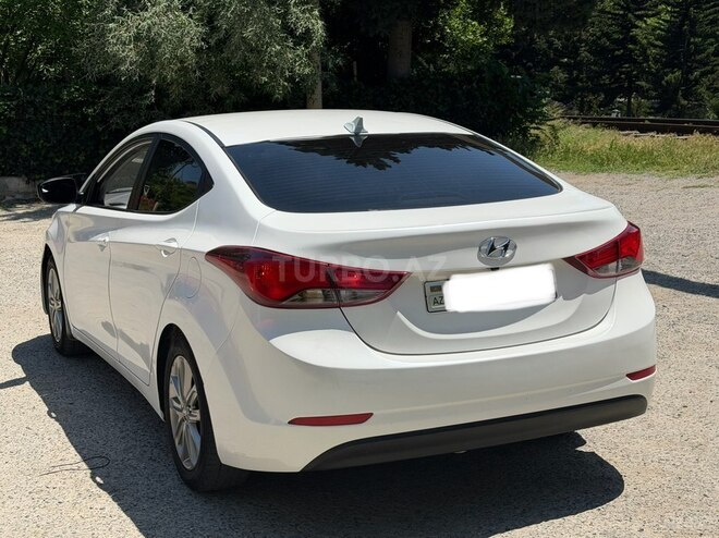 Hyundai Elantra-8