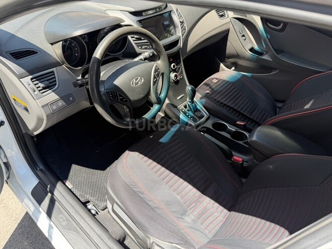 Hyundai Elantra-10