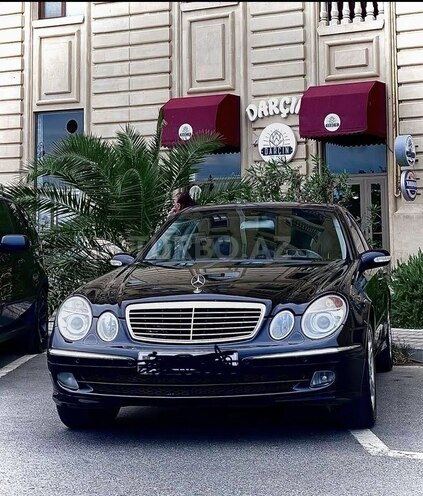 Mercedes E 320-1