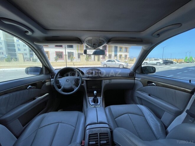 Mercedes E 320-17