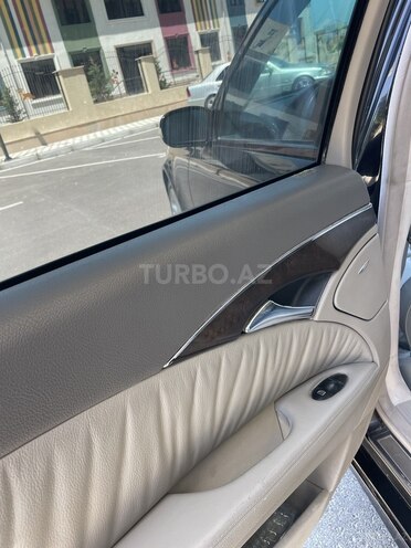 Mercedes E 320-21