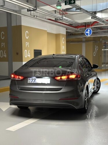 Hyundai Elantra-4