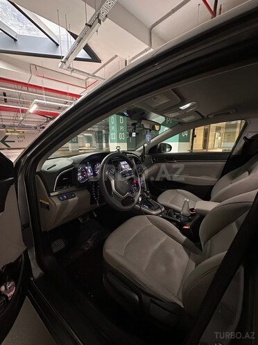 Hyundai Elantra-5