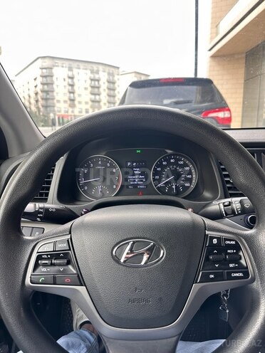 Hyundai Elantra-10