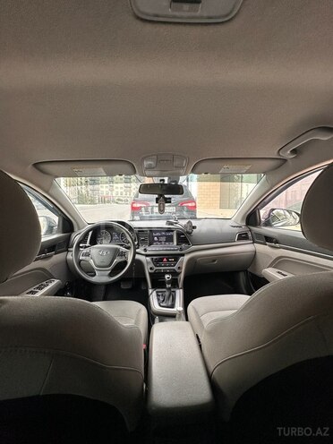 Hyundai Elantra-7