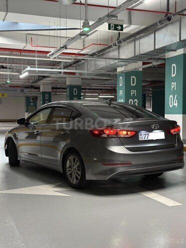 Hyundai Elantra-3