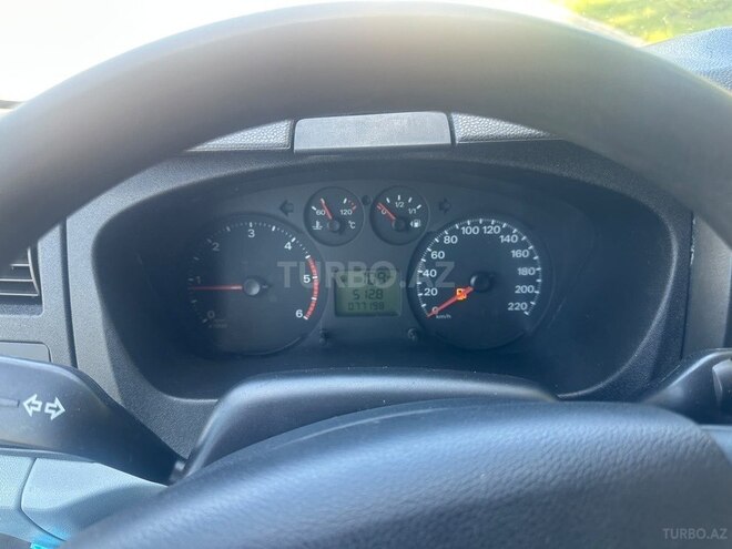 Ford Transit-16