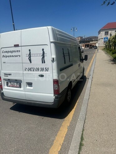 Ford Transit-9