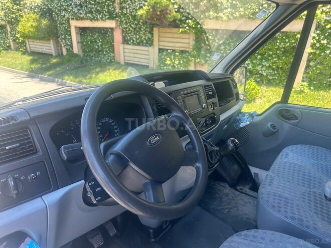 Ford Transit-12