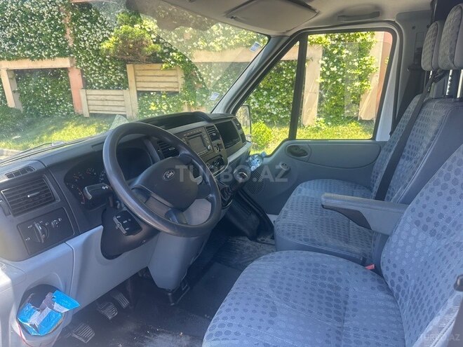 Ford Transit-14