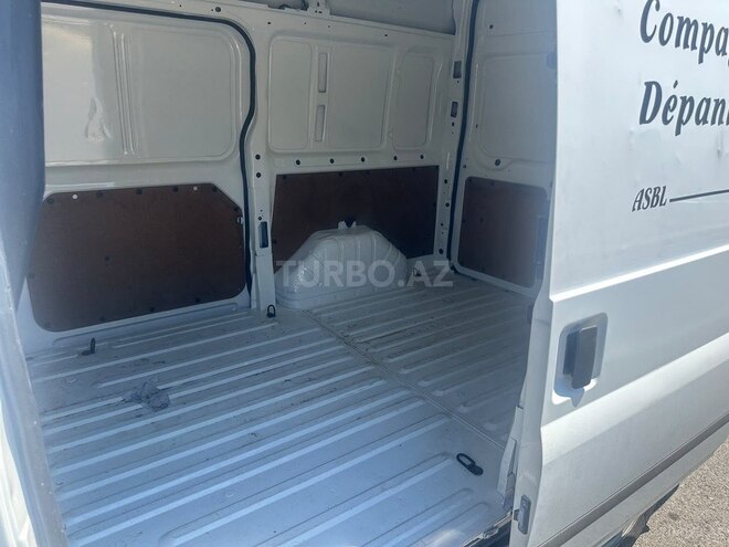 Ford Transit-13