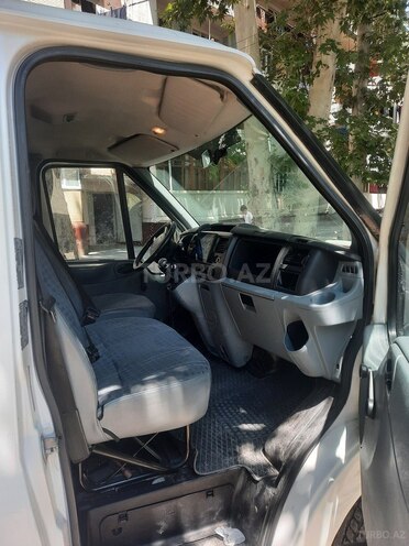 Ford Transit-7