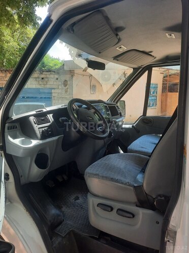 Ford Transit-4