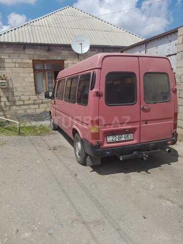 Ford Transit-8