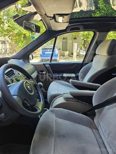Renault Megane Scenic-6