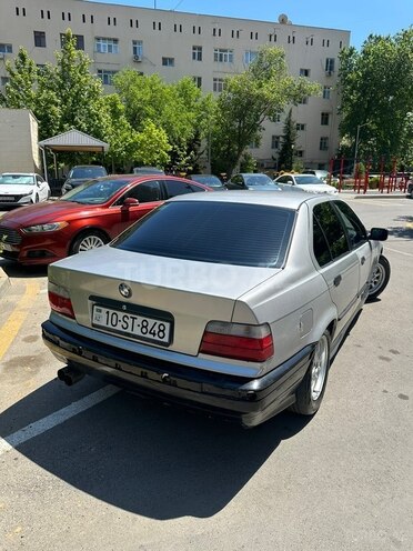 BMW 318-2