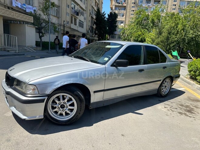 BMW 318-4