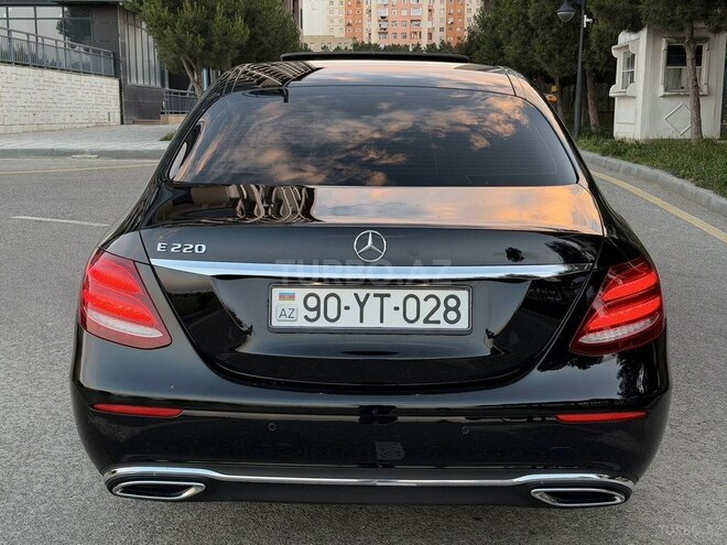 Mercedes E 300 d-18