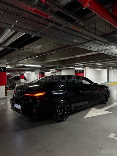 BMW i7-4