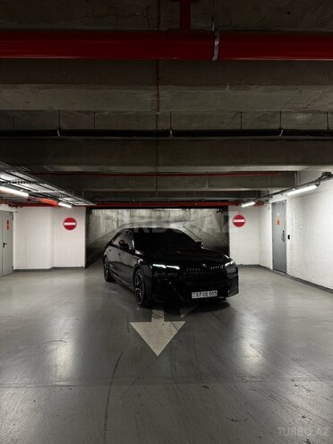 BMW i7-1