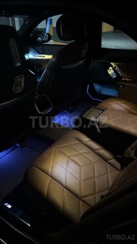 BMW i7-9