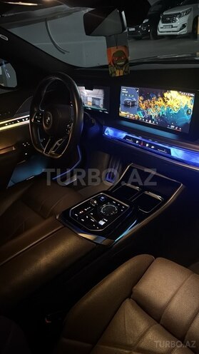 BMW i7-10