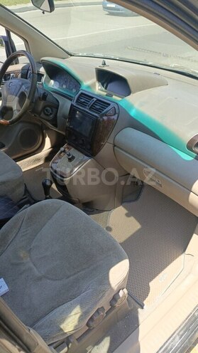 Mitsubishi Chariot-12