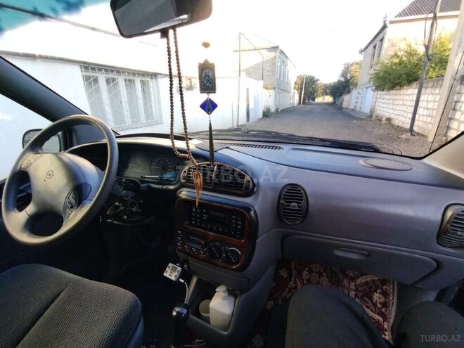 Chrysler Voyager-12