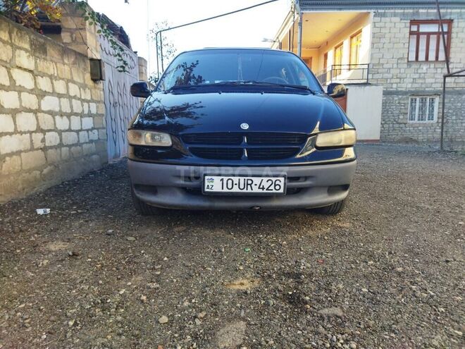 Chrysler Voyager-1