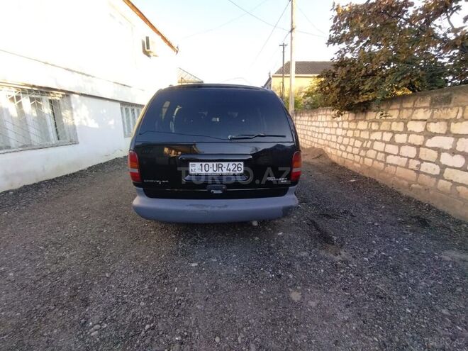 Chrysler Voyager-6
