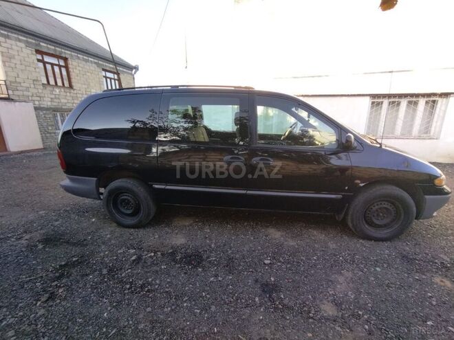 Chrysler Voyager-5