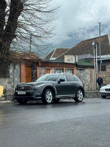 Infiniti FX35-7