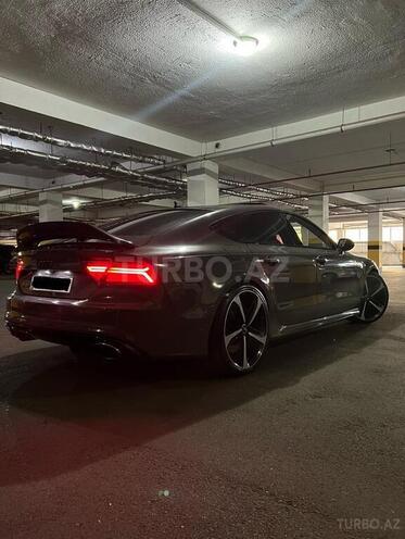 Audi RS7-5