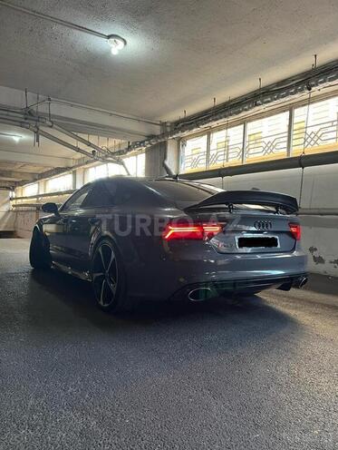 Audi RS7-7