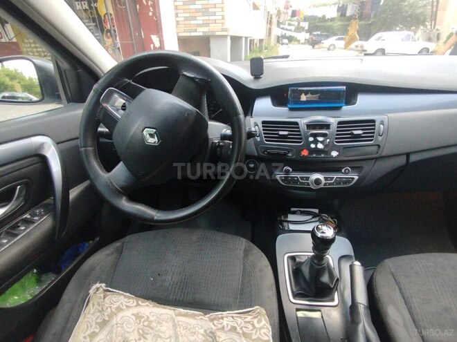 Renault Laguna-6