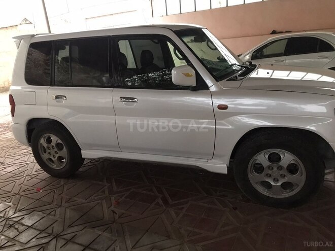 Mitsubishi Pajero io-3