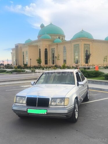 Mercedes 250 D-1