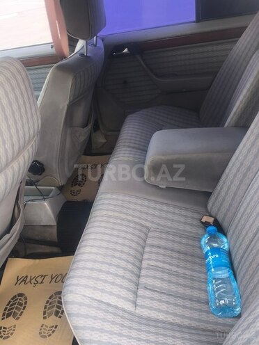 Mercedes 250 D-6
