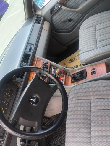 Mercedes 250 D-8
