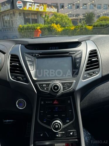 Hyundai Elantra-8