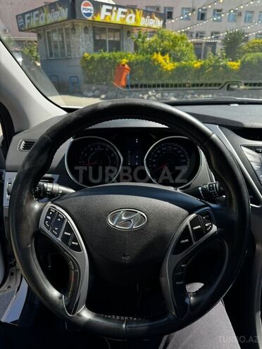 Hyundai Elantra-5
