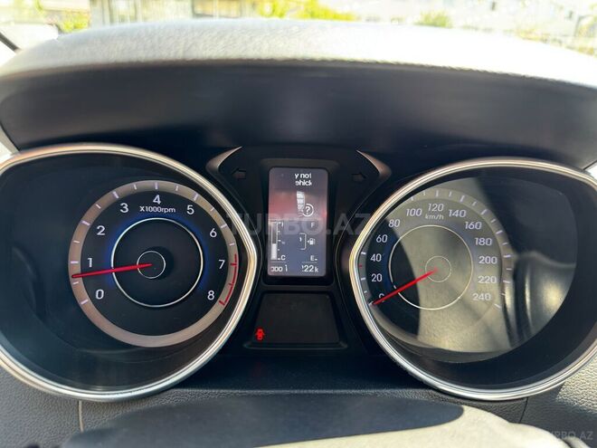 Hyundai Elantra-3