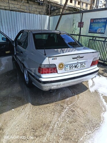 BMW 318-9