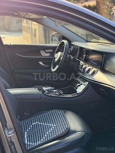 Mercedes E 220 d-4