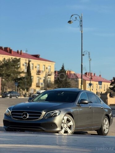 Mercedes E 220 d-11