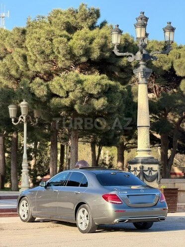 Mercedes E 220 d-12