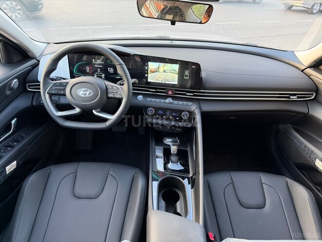 Hyundai Elantra-3