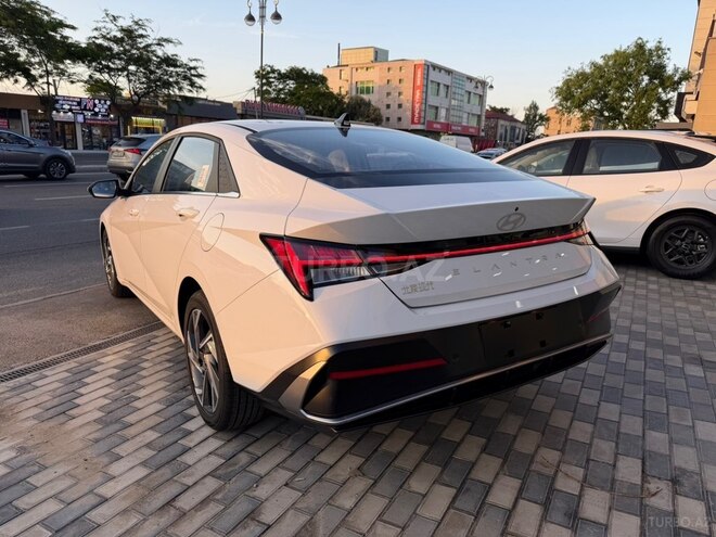 Hyundai Elantra-8